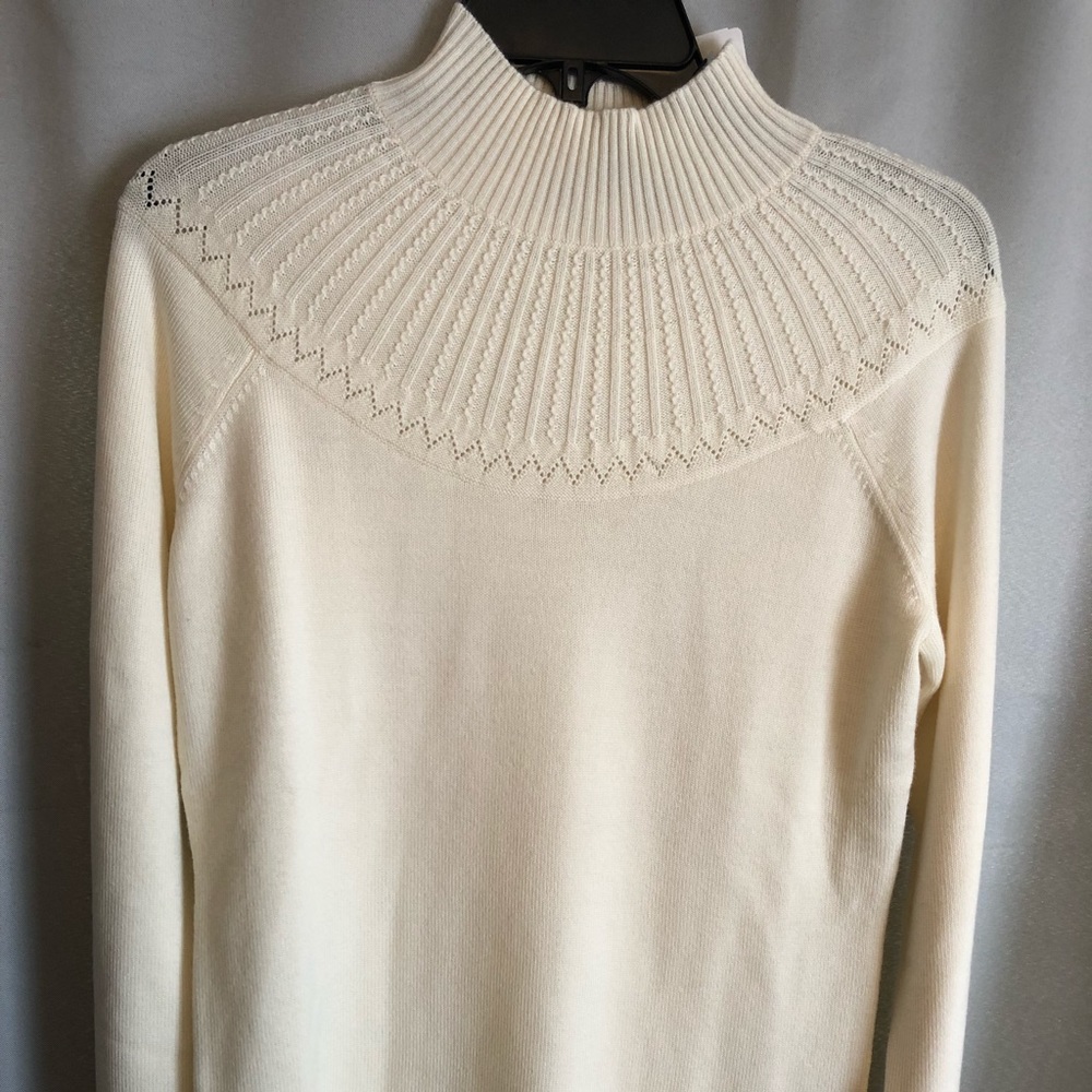 Women’s Brooks Brothers Beige Sweater Size M